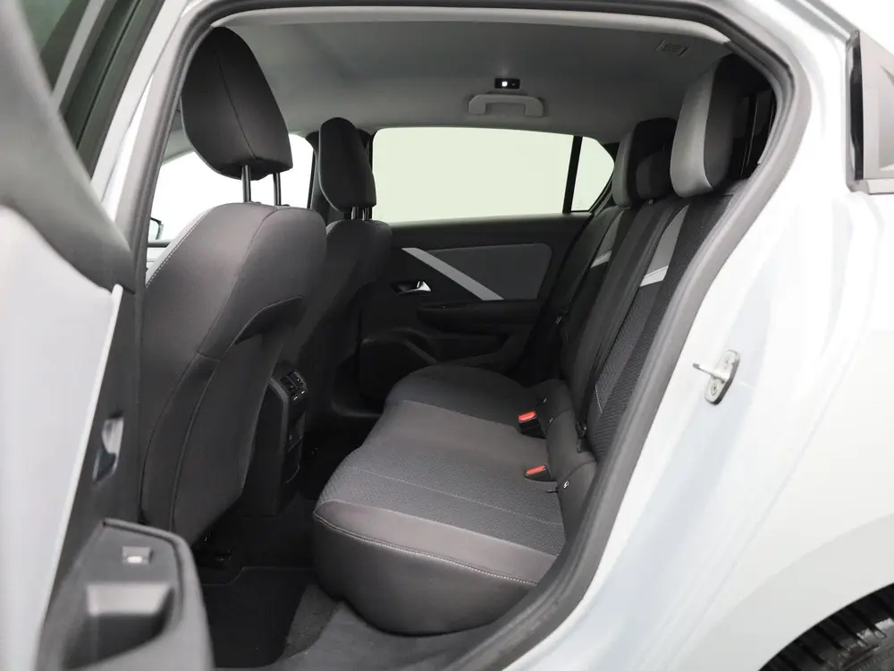 Opel Astra 1.2T Business Edition uit 2023, foto 12