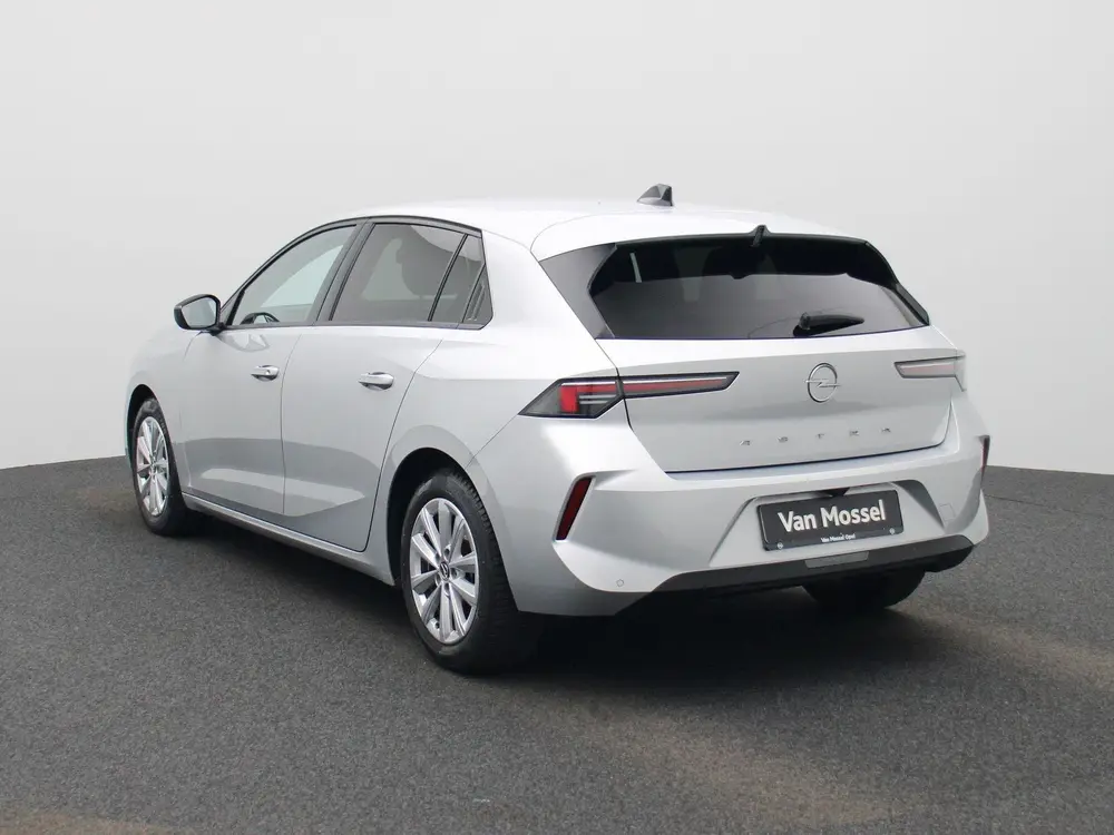 Opel Astra 1.2T Business Edition uit 2023, foto 2