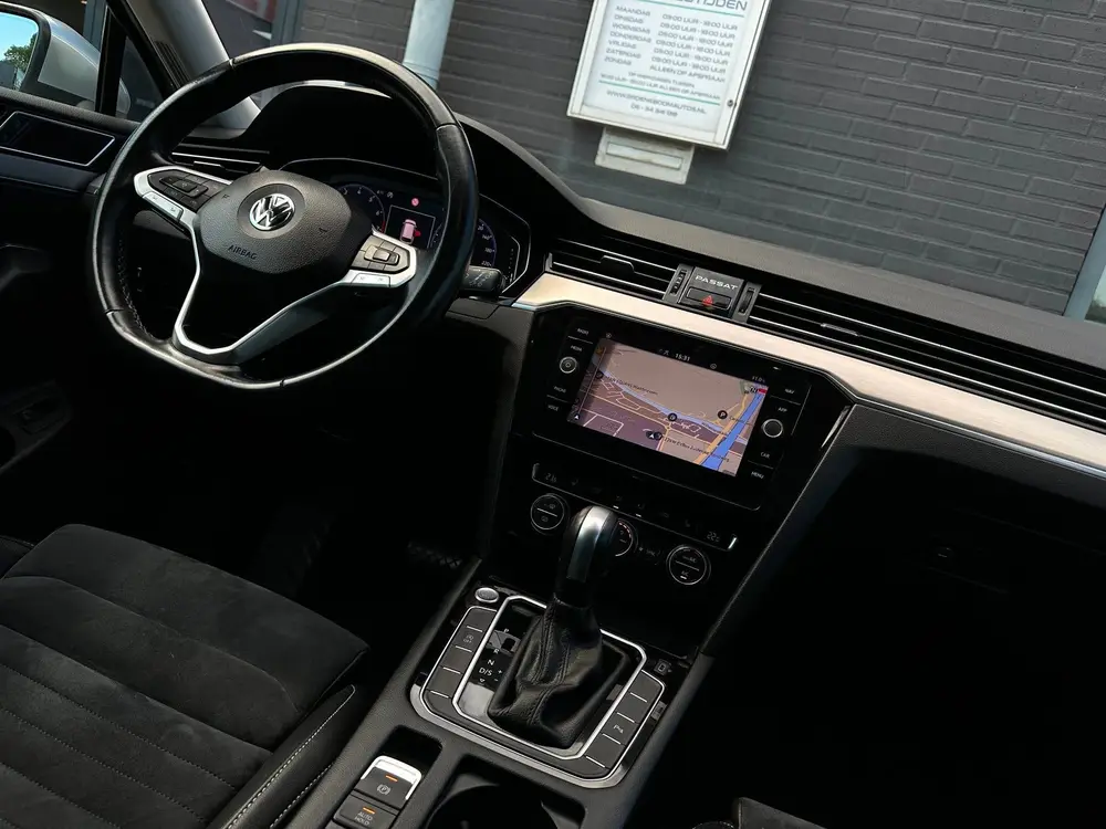 Volkswagen Passat Variant 1.5 TSI Elegance Business R/150 PK uit 2020, foto 2