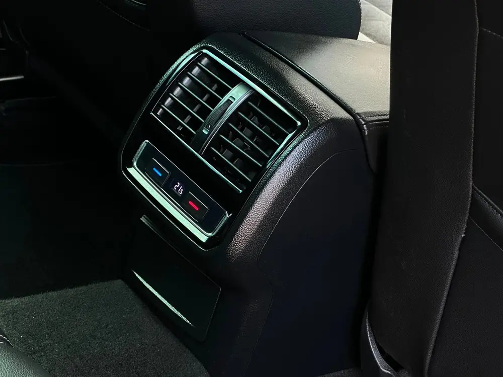 Volkswagen Passat Variant 1.5 TSI Elegance Business R/150 PK uit 2020, foto 20