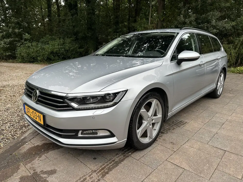 Volkswagen Passat Variant 1.5 TSI Comfortline LED koplampen uit 2019