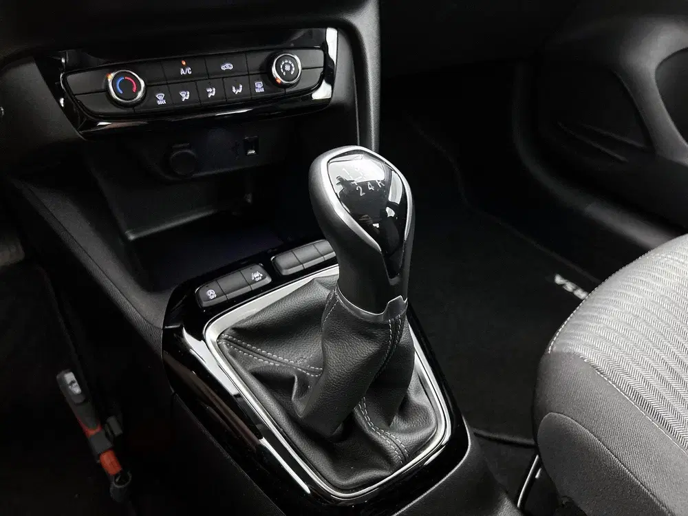 Opel Corsa 1.2 Edition uit 2021, foto 20