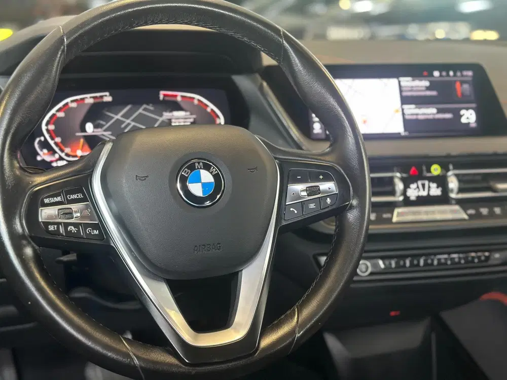 BMW 1-serie 118i Executive Edition uit 2020, foto 12