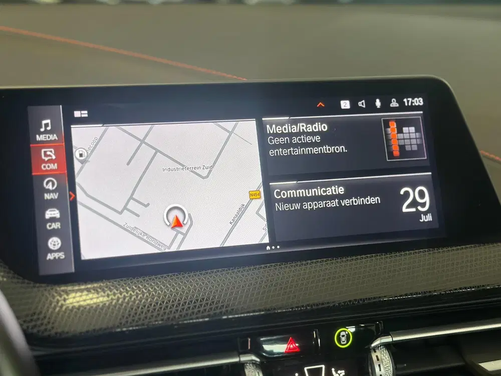 BMW 1-serie 118i Executive Edition uit 2020, foto 13