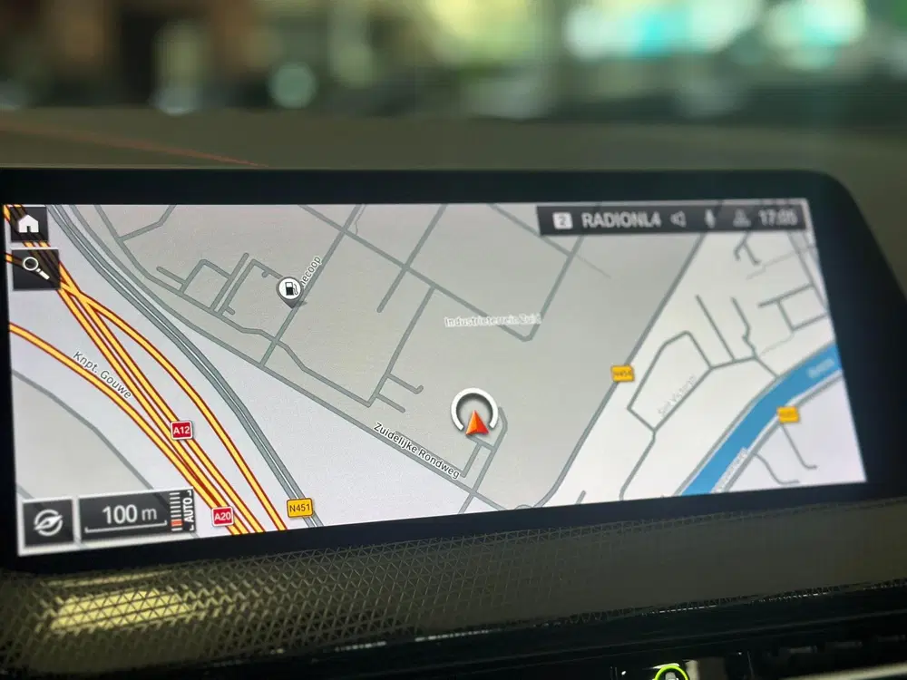 BMW 1-serie 118i Executive Edition uit 2020, foto 17