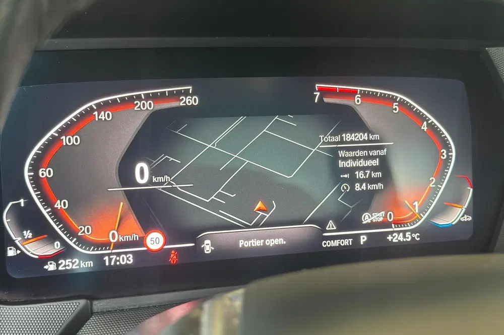BMW 1-serie 118i Executive Edition uit 2020, foto 4