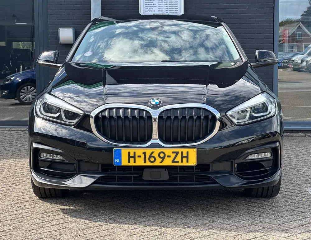BMW 1-serie 118i Executive Edition uit 2020, foto 5