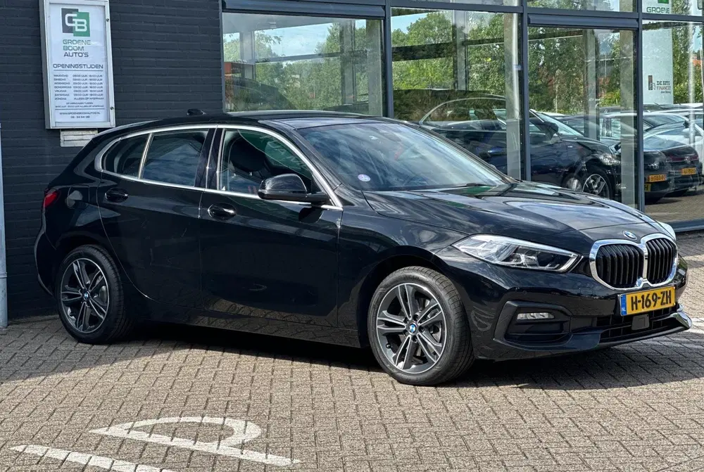 BMW 1-serie 118i Executive Edition uit 2020, foto 6