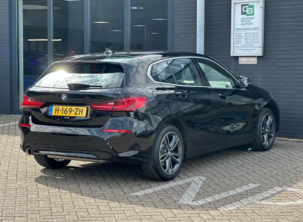 BMW 1-serie 118i Executive Edition uit 2020, foto 7