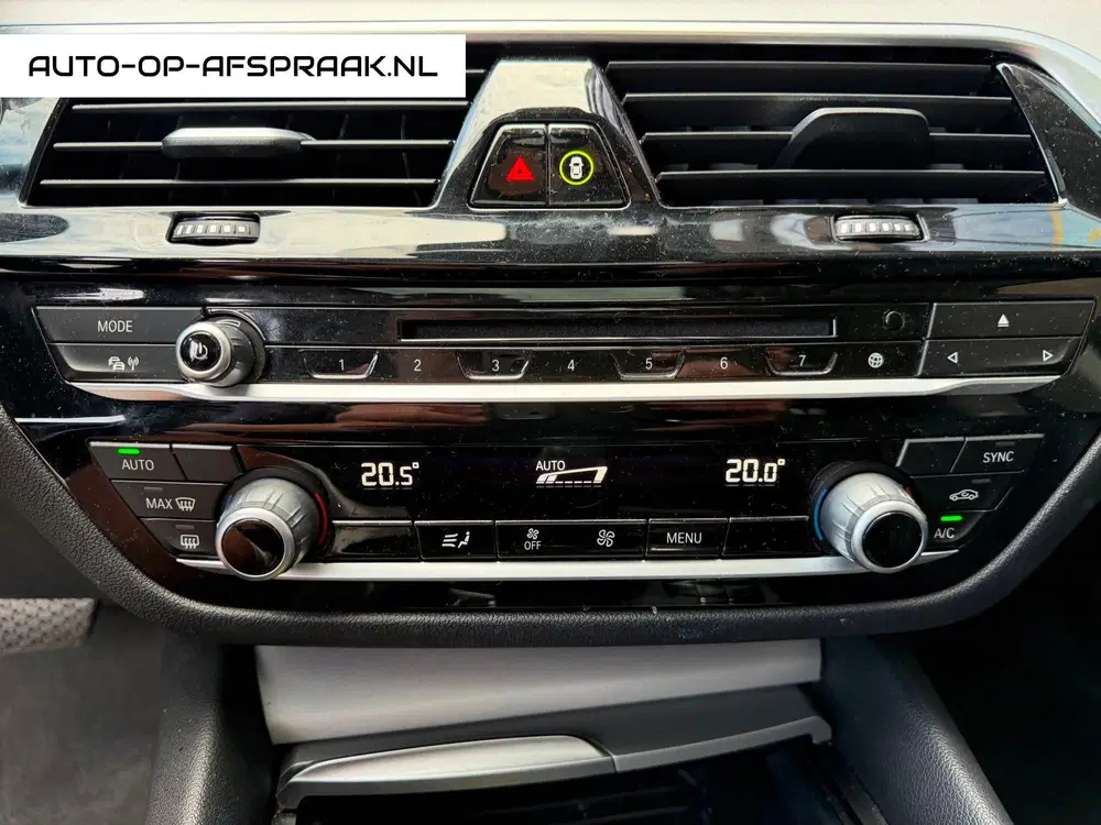 BMW 5-serie 520i Pano Dak Navi Leer Clima Cruise PDC uit 2019, foto 18