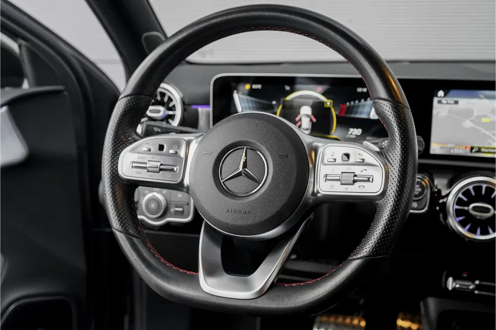 Mercedes-Benz A-Klasse AMG 35 4MATIC Limousine Night Burmest uit 2020, foto 18