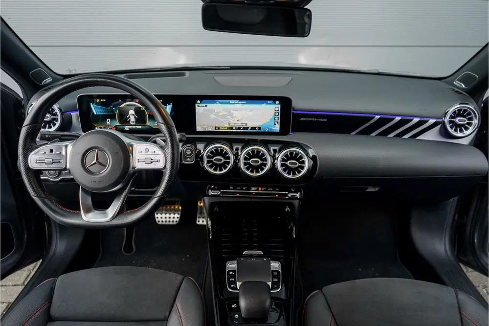 Mercedes-Benz A-Klasse AMG 35 4MATIC Limousine Night Burmest uit 2020, foto 2