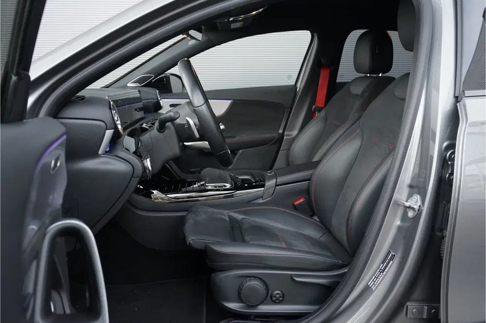 Mercedes-Benz A-Klasse AMG 35 4MATIC Limousine Night Burmest uit 2020, foto 4