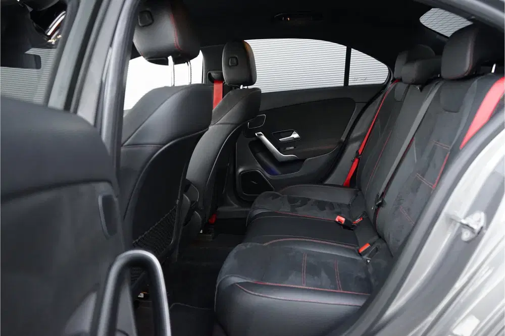 Mercedes-Benz A-Klasse AMG 35 4MATIC Limousine Night Burmest uit 2020, foto 5