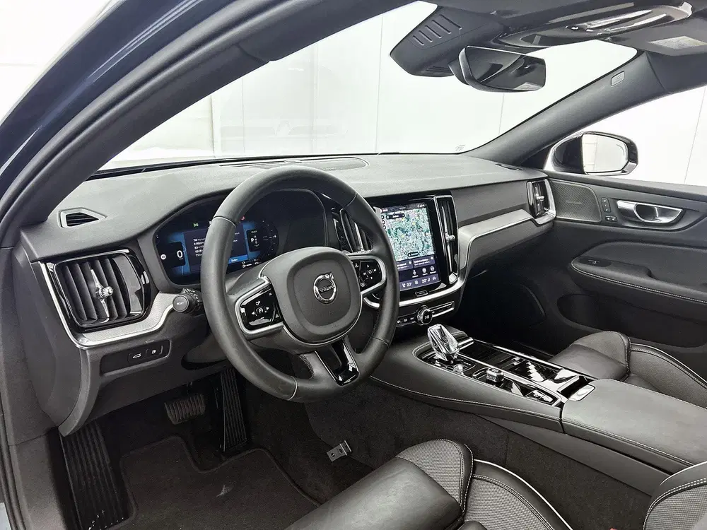 Volvo V60 2.0 T6 Plug-in hybrid AWD Plus Dark uit 2025, foto 19