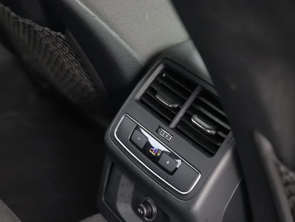 Audi A4 35 TFSI S edition uit 2021, foto 15