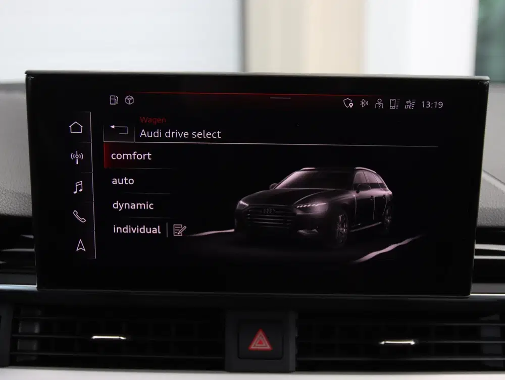 Audi A4 35 TFSI S edition uit 2021, foto 19