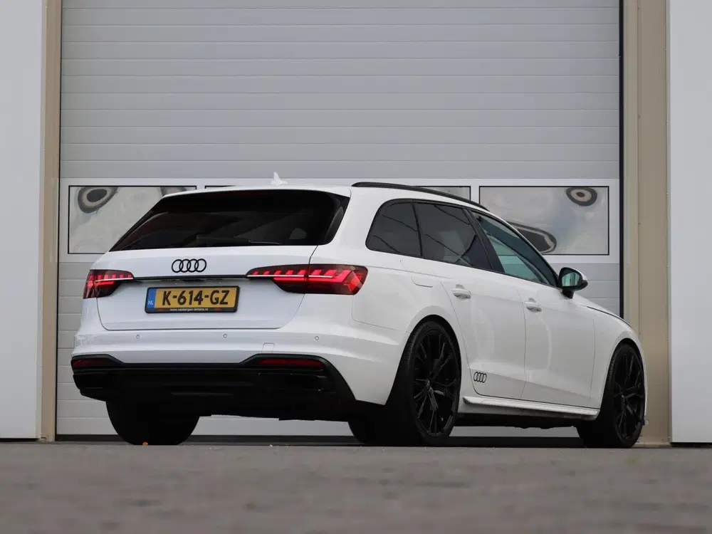Audi A4 35 TFSI S edition uit 2021, foto 2