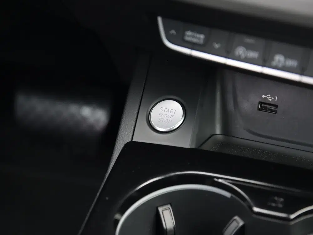 Audi A4 35 TFSI S edition uit 2021, foto 20