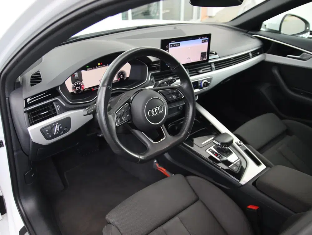 Audi A4 35 TFSI S edition uit 2021, foto 3