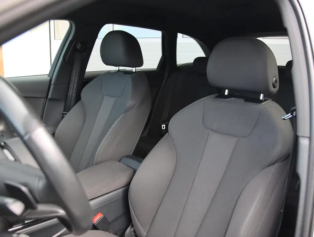 Audi A4 35 TFSI S edition uit 2021, foto 5