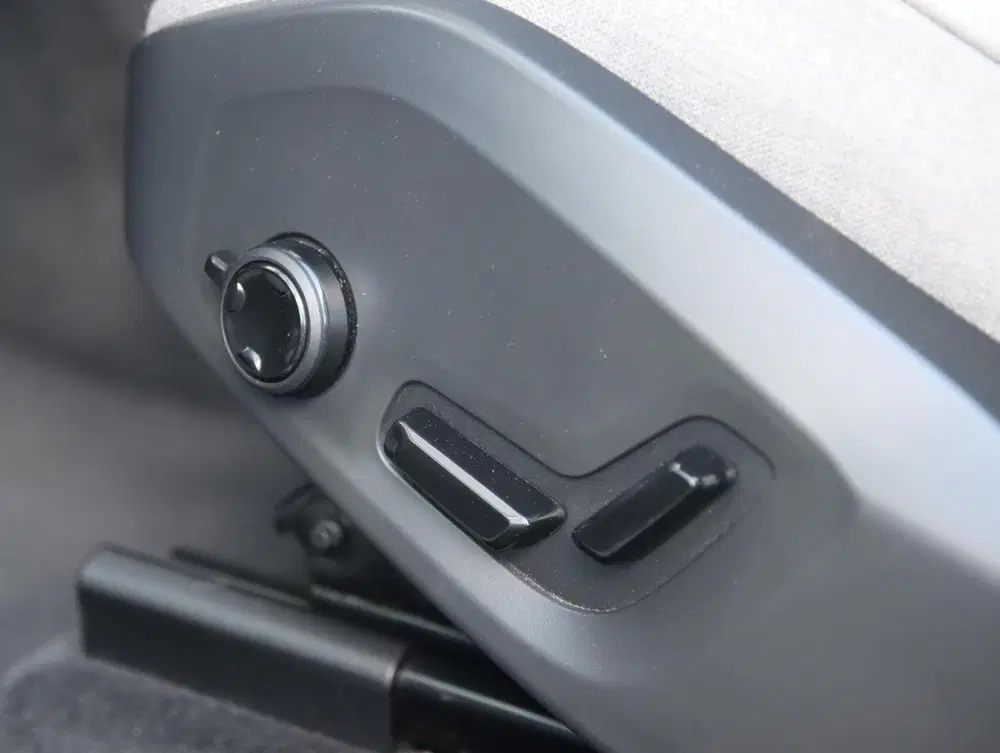 Volvo XC60 2.0 T8 Plug-in hybrid AWD Plus Dark uit 2023, foto 14