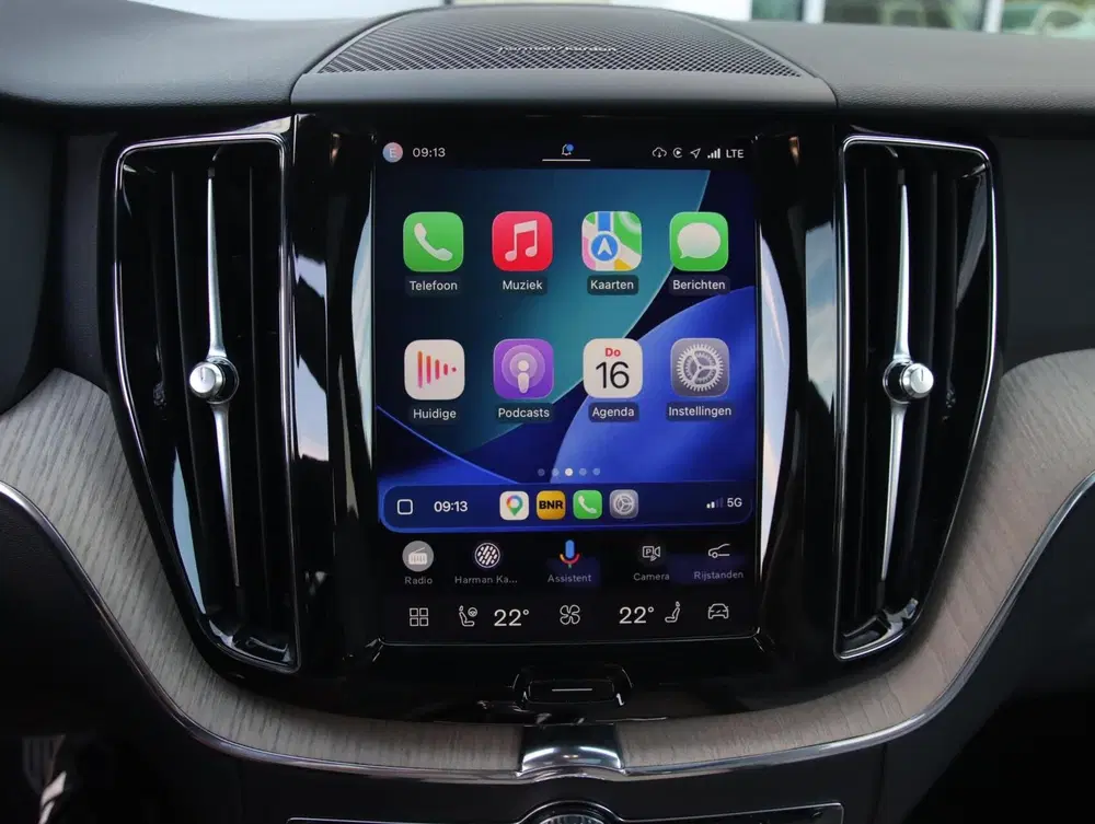 Volvo XC60 2.0 T8 Plug-in hybrid AWD Plus Dark uit 2023, foto 16