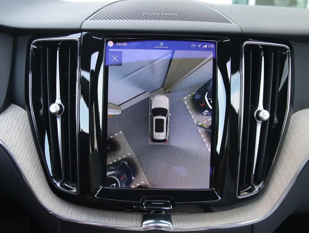 Volvo XC60 2.0 T8 Plug-in hybrid AWD Plus Dark uit 2023, foto 17