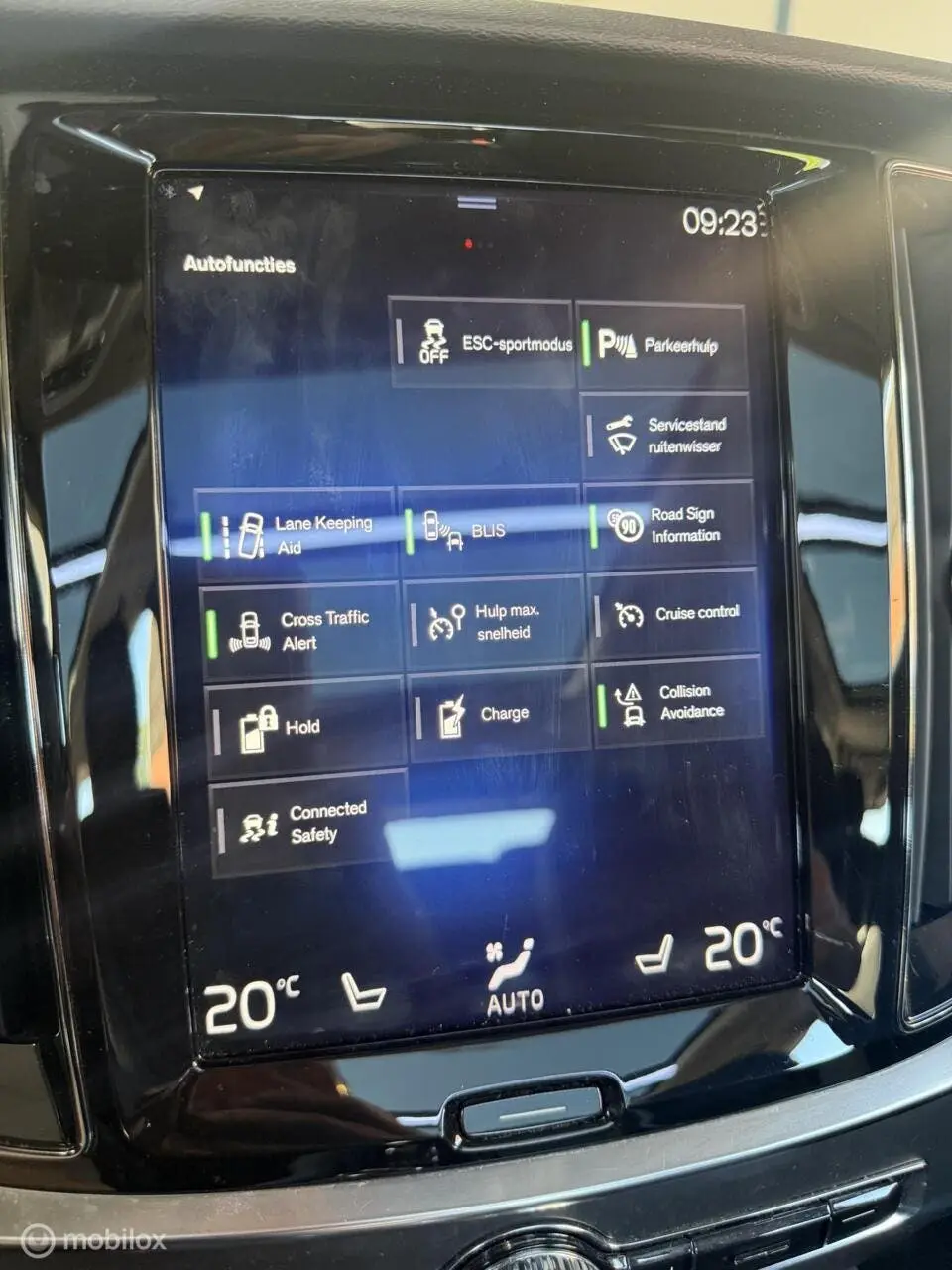 Volvo V60 2.0 T8 AWD Inscription PANO / ADAPTIVE CRUISE / NL uit 2019, foto 16