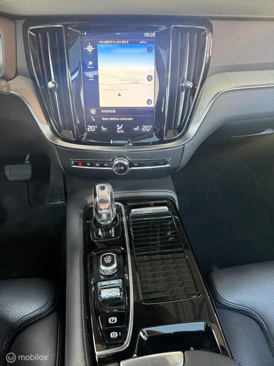 Volvo V60 2.0 T8 AWD Inscription PANO / ADAPTIVE CRUISE / NL uit 2019, foto 19