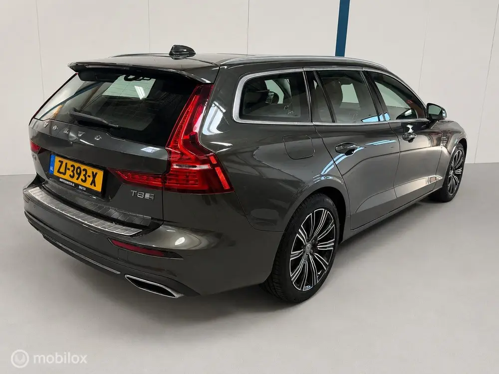 Volvo V60 2.0 T8 AWD Inscription PANO / ADAPTIVE CRUISE / NL uit 2019, foto 2