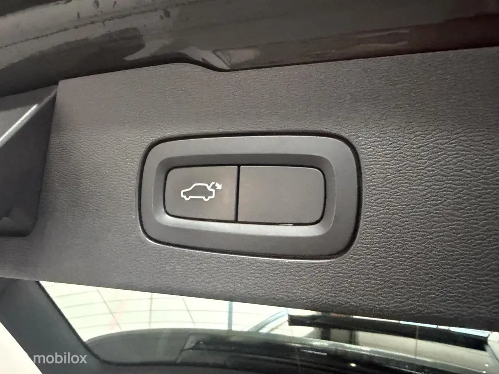 Volvo V60 2.0 T8 AWD Inscription PANO / ADAPTIVE CRUISE / NL uit 2019, foto 6