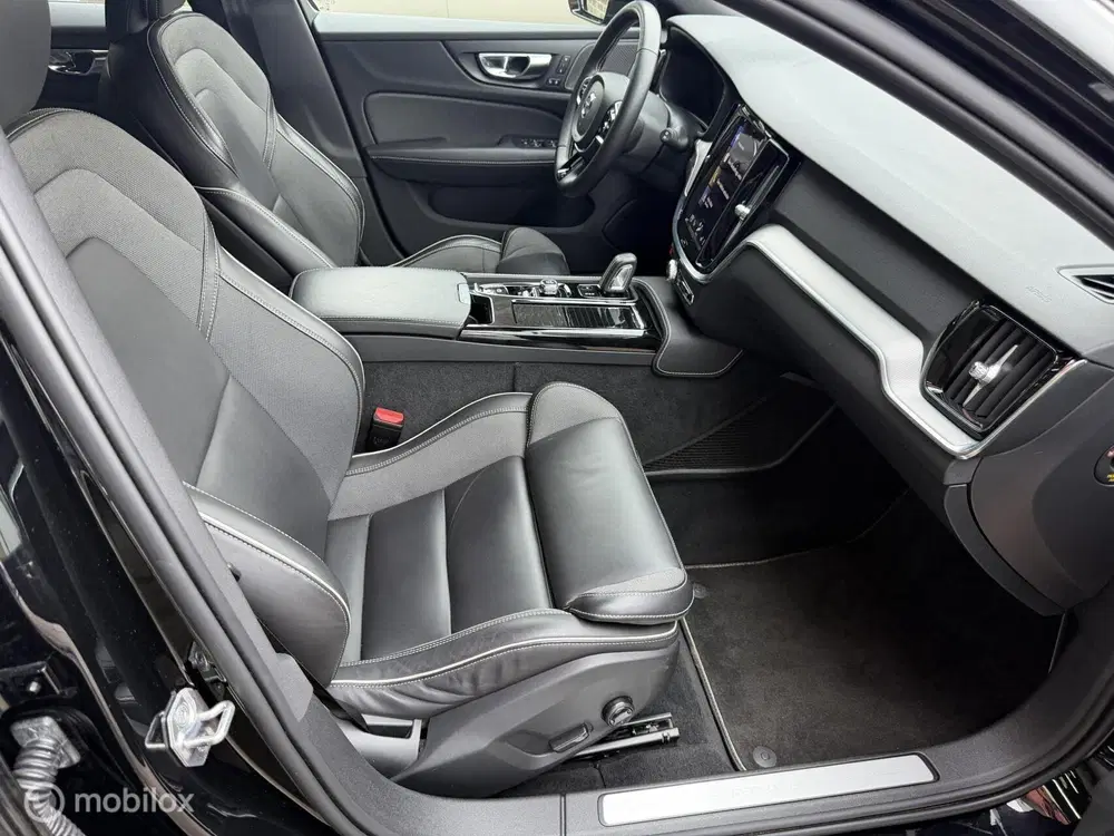 Volvo V60 2.0 T6 Twin Engine AWD Momentum SPORTINTER uit 2020, foto 17