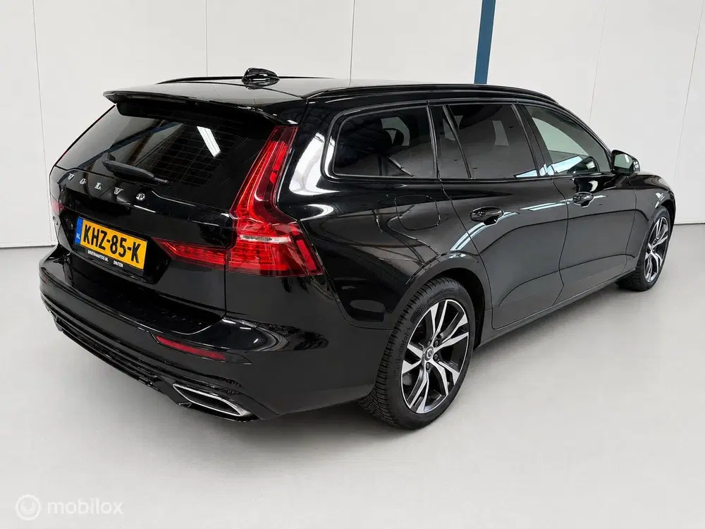 Volvo V60 2.0 T6 Twin Engine AWD Momentum SPORTINTER uit 2020, foto 2