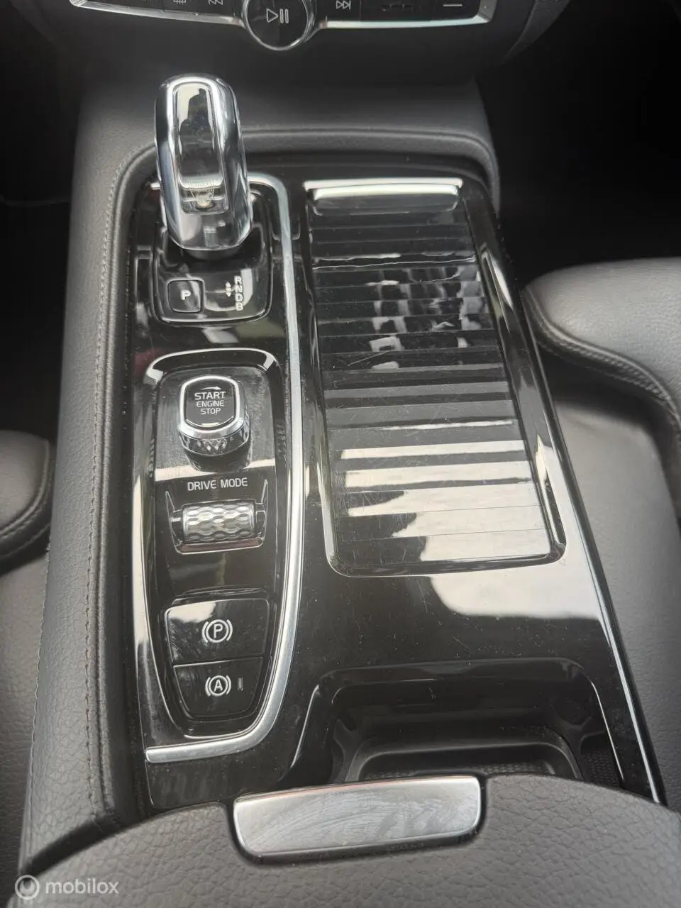 Volvo V60 2.0 T8 Twin Engine AWD Inscription PANO uit 2019, foto 17