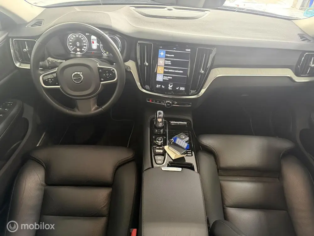 Volvo V60 2.0 T8 Twin Engine AWD Inscription PANO uit 2019, foto 3