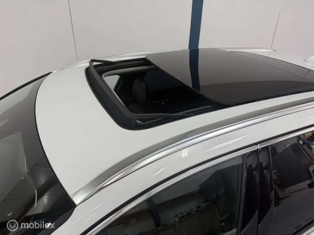 Volvo V60 2.0 T8 Twin Engine AWD Inscription PANO uit 2019, foto 4