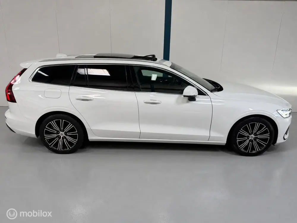 Volvo V60 2.0 T8 Twin Engine AWD Inscription PANO uit 2019, foto 6
