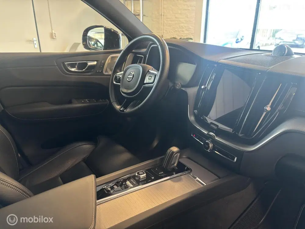 Volvo XC60 2.0 T8 Plug-in hybrid AWD R-Design uit 2021, foto 12
