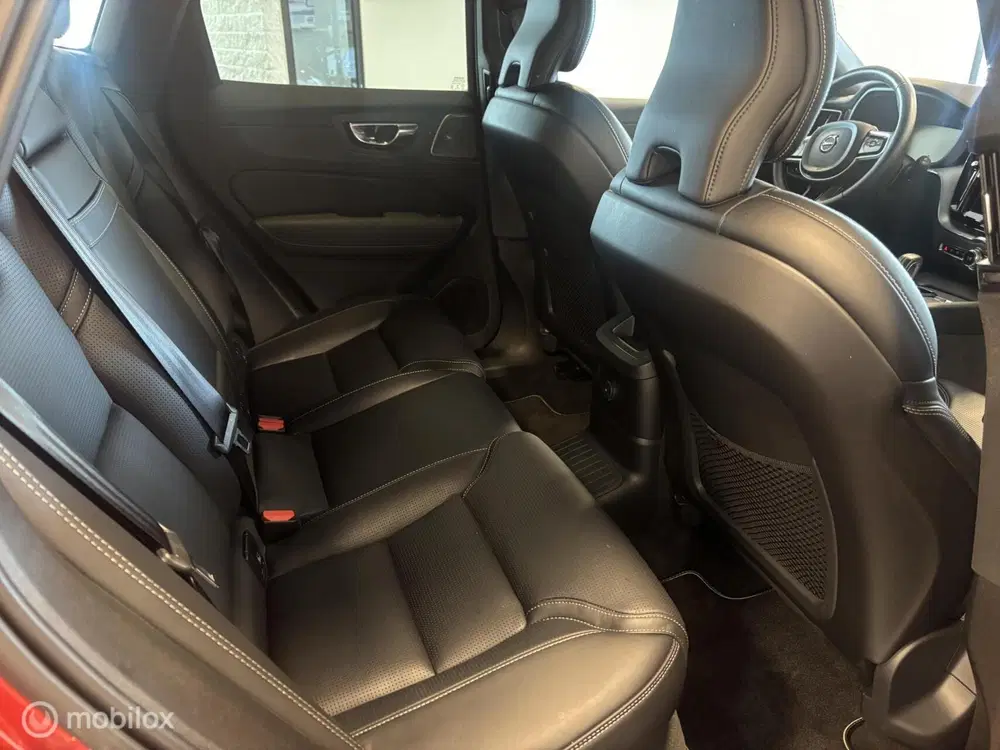 Volvo XC60 2.0 T8 Plug-in hybrid AWD R-Design uit 2021, foto 14