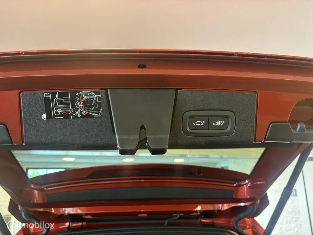 Volvo XC60 2.0 T8 Plug-in hybrid AWD R-Design uit 2021, foto 18