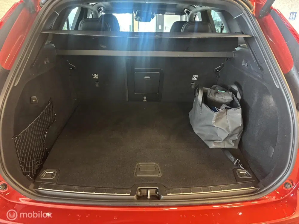 Volvo XC60 2.0 T8 Plug-in hybrid AWD R-Design uit 2021, foto 19