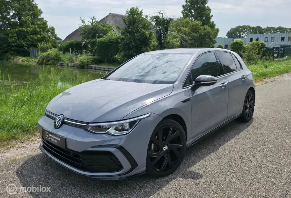 Volkswagen Golf 1.5 eTSI R-Line / Sfeer / Carplay / Camera uit 2023