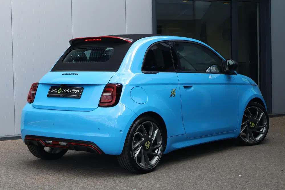 Fiat 500C Abarth Turismo 42 kWh uit 2024, foto 2