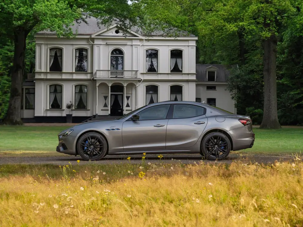 Maserati Ghibli Hybrid GT 330pk | Schuif-/kanteldak | Carbon uit 2022