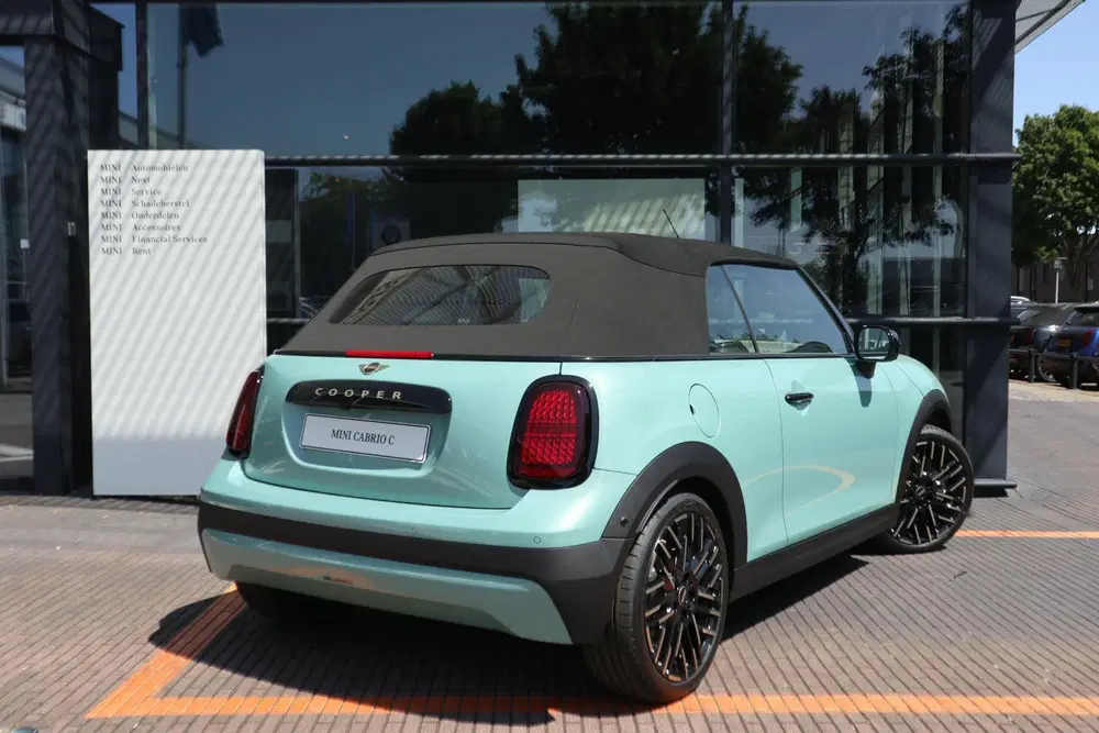 Mini Cabrio 1.5 Cooper C Favoured Trim uit 2026, foto 6