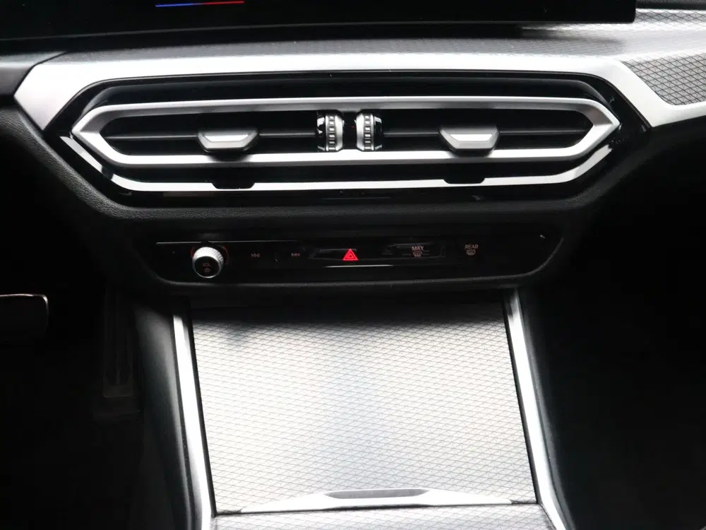 BMW 3-serie 330i Touring M sport (bj 2024 uit 2024, foto 13