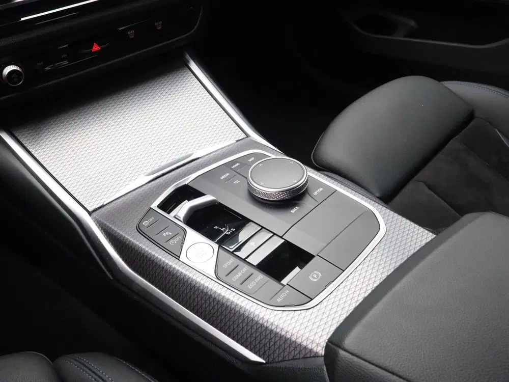 BMW 3-serie 330i Touring M sport (bj 2024 uit 2024, foto 17