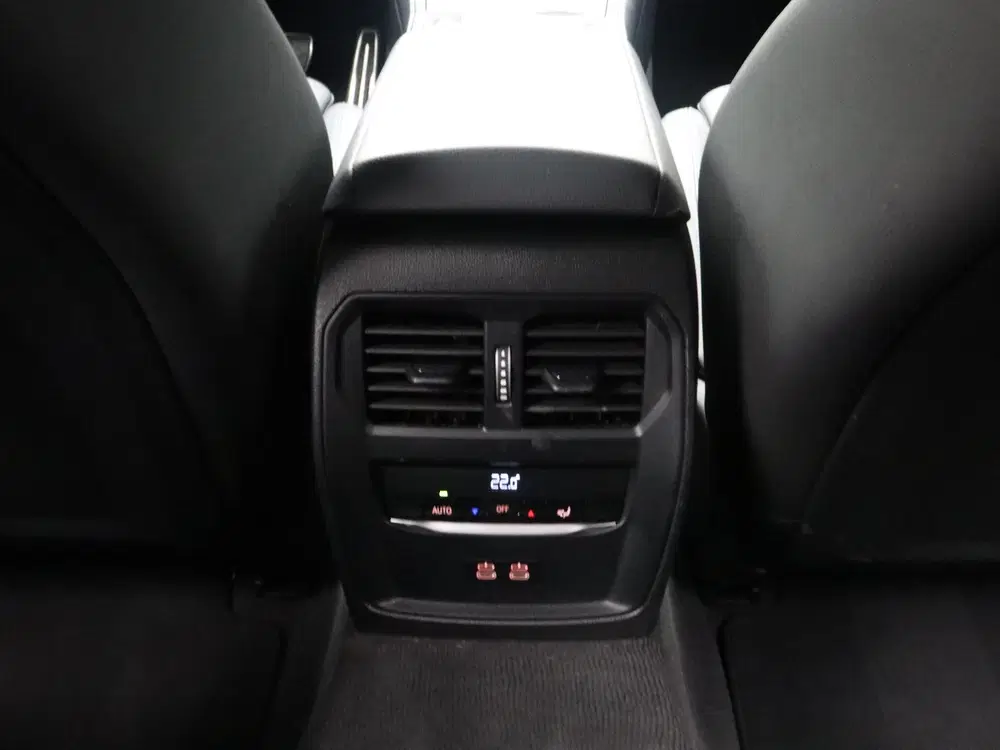 BMW 3-serie 330i Touring M sport (bj 2024 uit 2024, foto 18