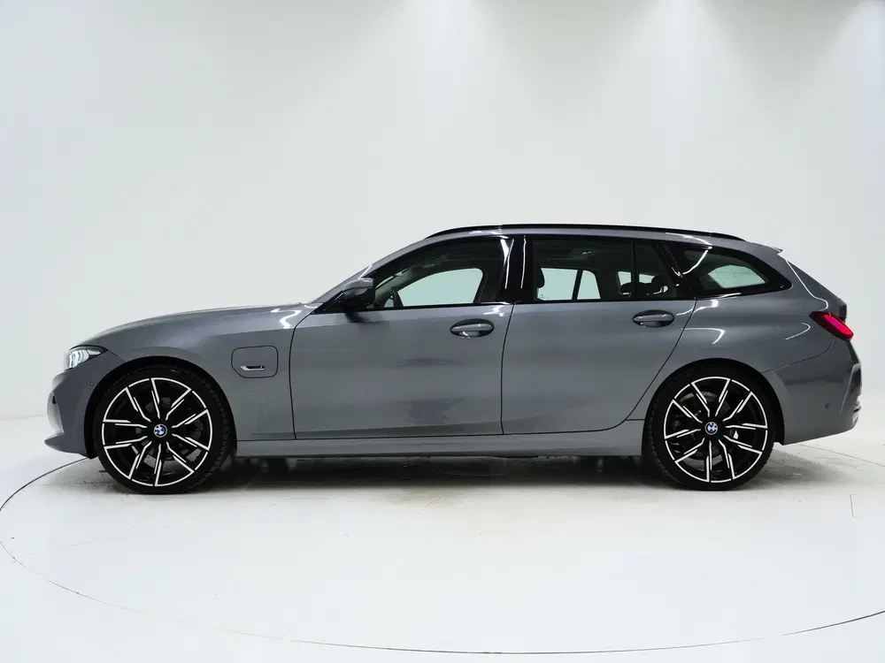 BMW 3-serie 3 Serie Touring 320e xDrive LCI Shadowline uit 2023, foto 2